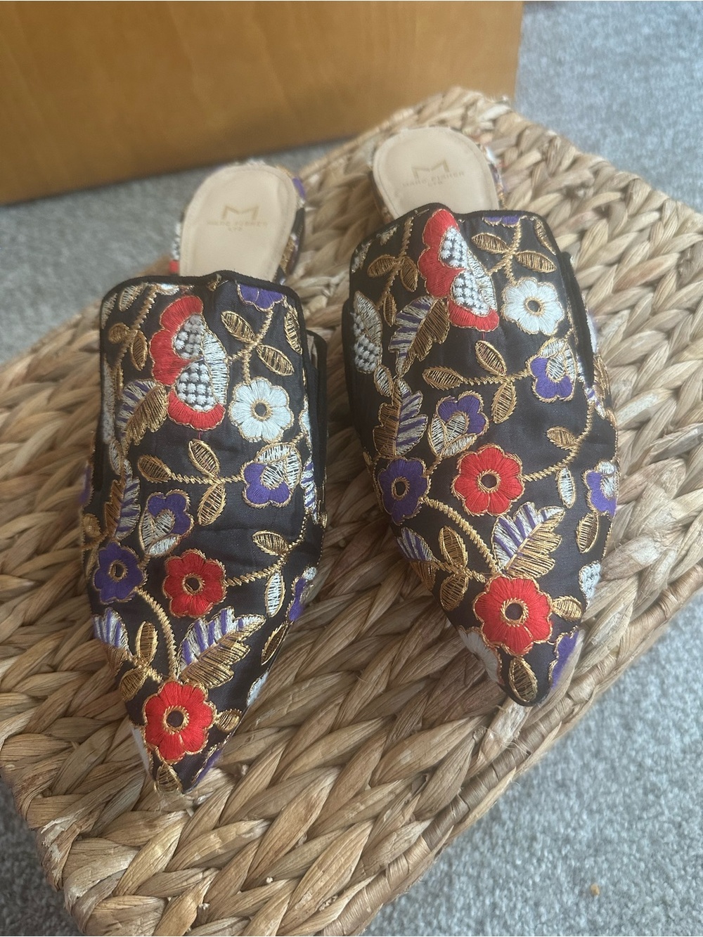 Marc Fisher Black Embroidered Floral Boho Pointed Toe Mule Shoe Women’s size 8.5